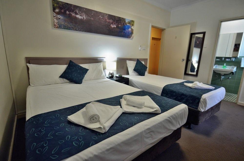 Lees Hotel Ingham Exteriör bild