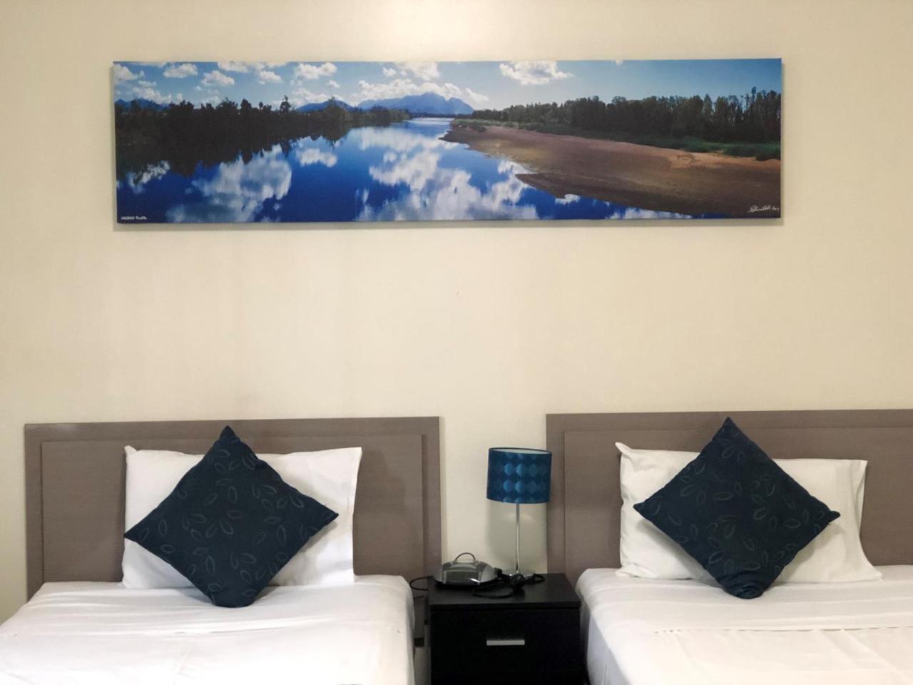 Lees Hotel Ingham Exteriör bild